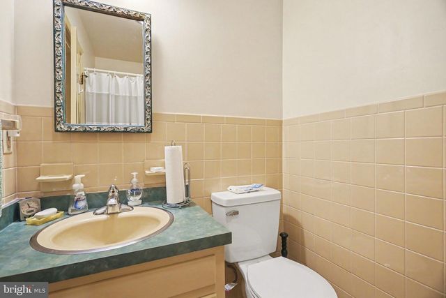 10 DOGWOOD DR, Hershey, PA 17033