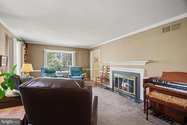 10 DOGWOOD DR, Hershey, PA 17033