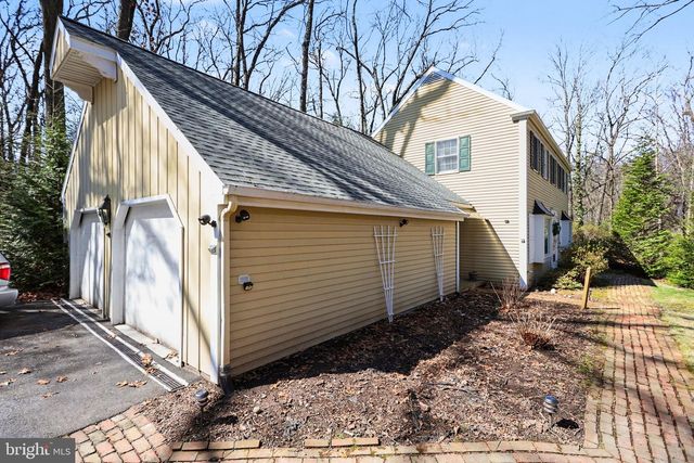 10 DOGWOOD DR, Hershey, PA 17033