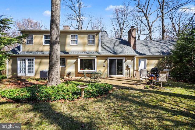 10 DOGWOOD DR, Hershey, PA 17033