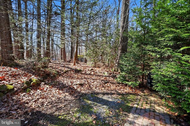 10 DOGWOOD DR, Hershey, PA 17033