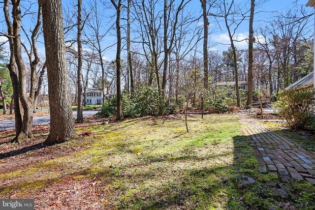 10 DOGWOOD DR, Hershey, PA 17033