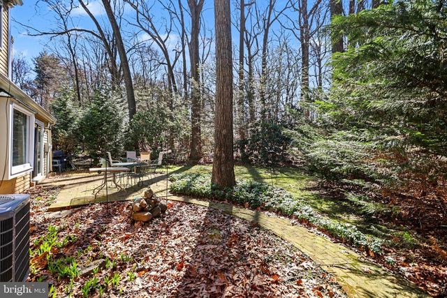 10 DOGWOOD DR, Hershey, PA 17033