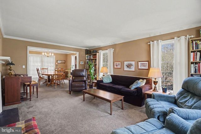 10 DOGWOOD DR, Hershey, PA 17033