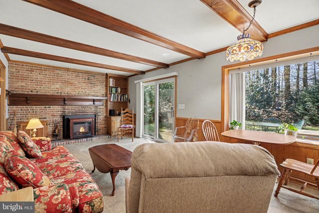 10 DOGWOOD DR, Hershey, PA 17033