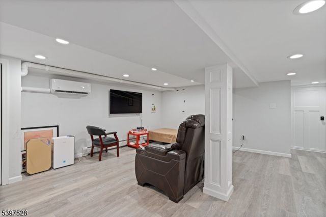 74 Kipp Ave, Hasbrouck Heights Boro, NJ 07604