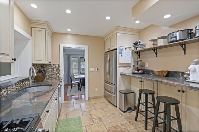 74 Kipp Ave, Hasbrouck Heights Boro, NJ 07604