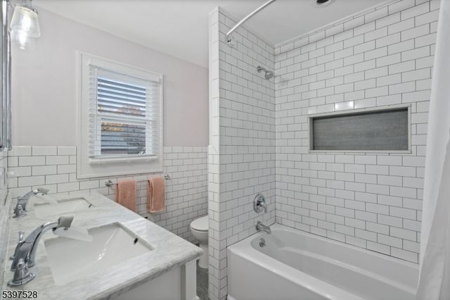 74 Kipp Ave, Hasbrouck Heights Boro, NJ 07604