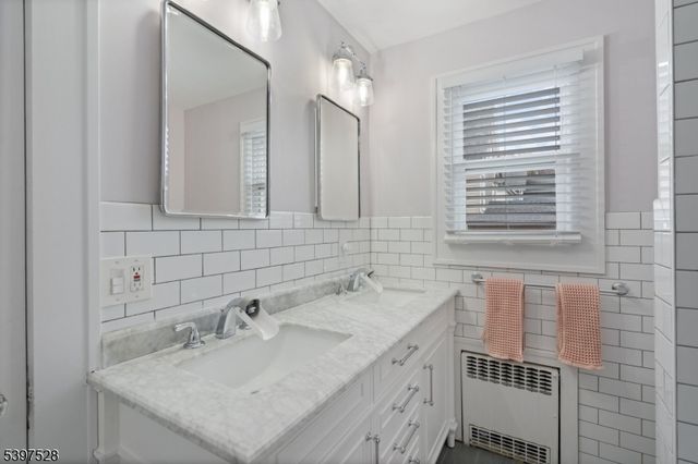 74 Kipp Ave, Hasbrouck Heights Boro, NJ 07604