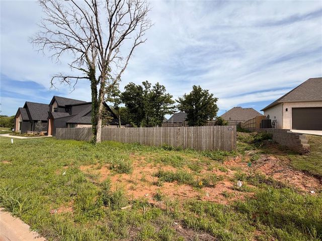 4624 Maple Ridge Drive, Edmond, OK 73034