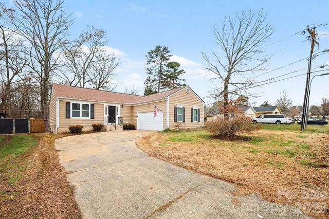 6027 Running Deer Road, Charlotte, NC 28214