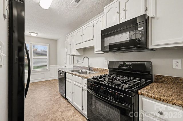 6027 Running Deer Road, Charlotte, NC 28214