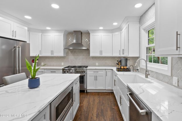 18 Stork Court, Middletown, NJ 07748