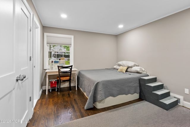 18 Stork Court, Middletown, NJ 07748