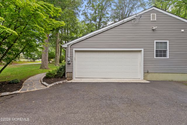 18 Stork Court, Middletown, NJ 07748