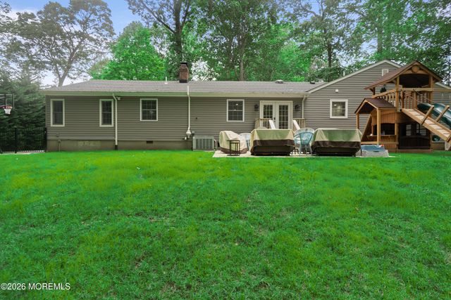 18 Stork Court, Middletown, NJ 07748