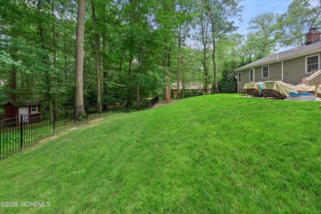 18 Stork Court, Middletown, NJ 07748