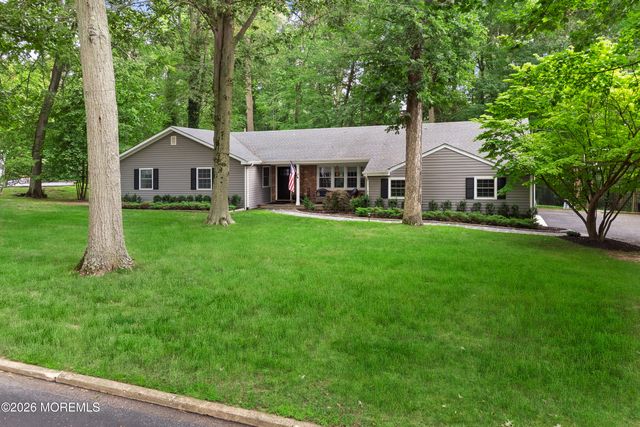 18 Stork Court, Middletown, NJ 07748