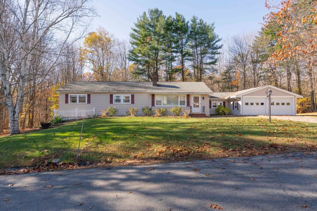 22 Jewell Street, South Hampton, NH 03858