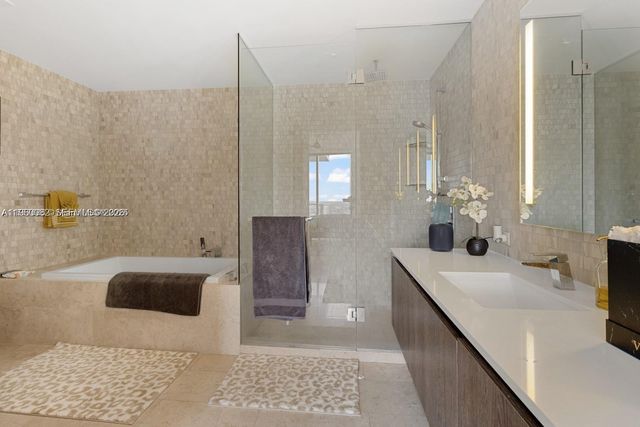 88 SW 7th St 3410, Miami, FL 33130