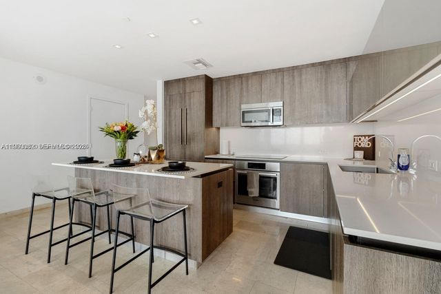 88 SW 7th St 3410, Miami, FL 33130