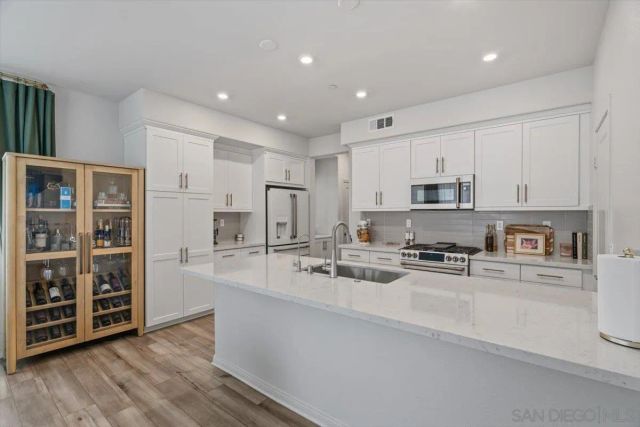 1521 Meriwood Way, Vista, CA 92083