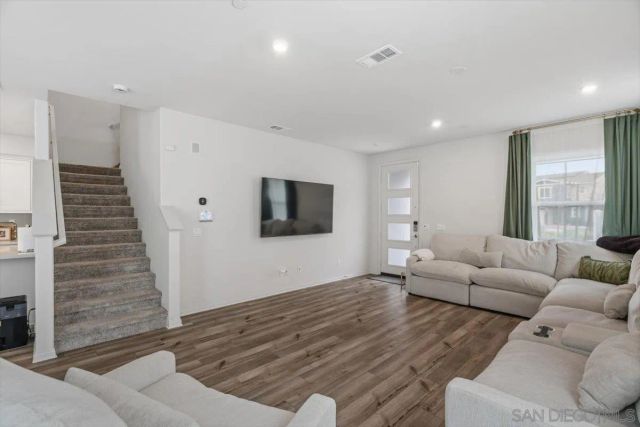 1521 Meriwood Way, Vista, CA 92083