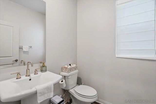 1521 Meriwood Way, Vista, CA 92083