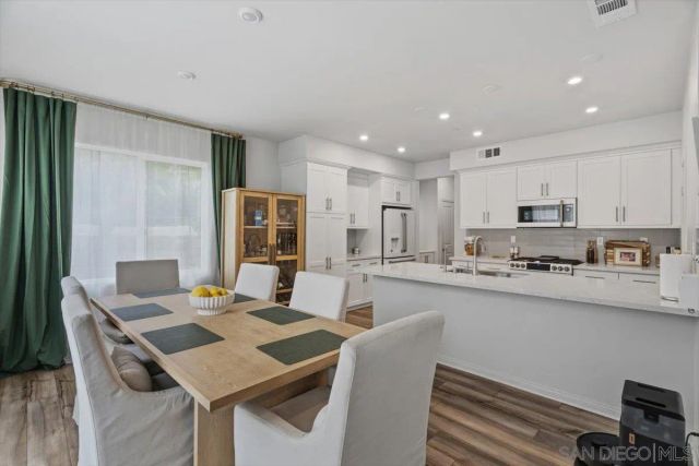 1521 Meriwood Way, Vista, CA 92083