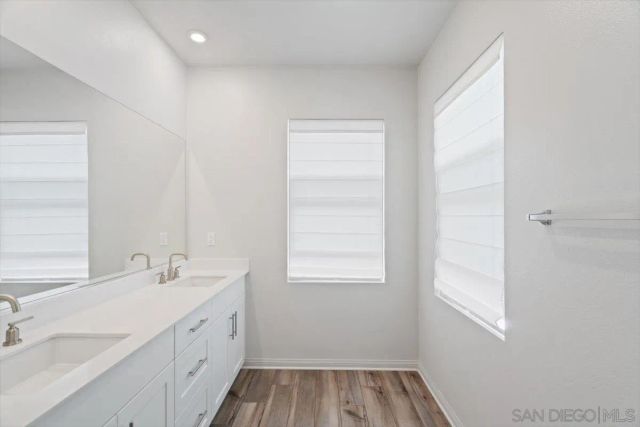 1521 Meriwood Way, Vista, CA 92083