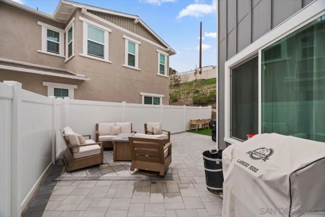 1521 Meriwood Way, Vista, CA 92083