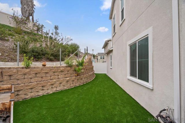 1521 Meriwood Way, Vista, CA 92083