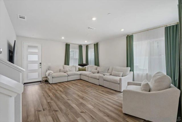 1521 Meriwood Way, Vista, CA 92083