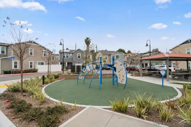 1521 Meriwood Way, Vista, CA 92083