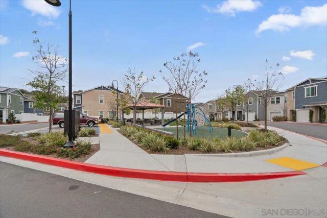 1521 Meriwood Way, Vista, CA 92083