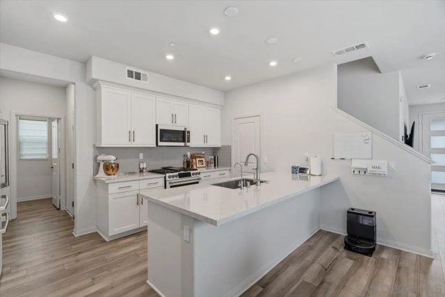 1521 Meriwood Way, Vista, CA 92083