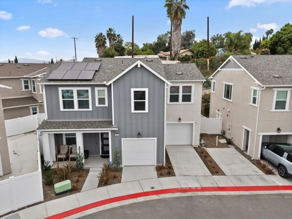 1521 Meriwood Way, Vista, CA 92083