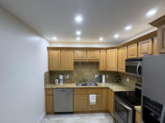 1801 S FLAGLER Drive 104, West Palm Beach, FL 33401