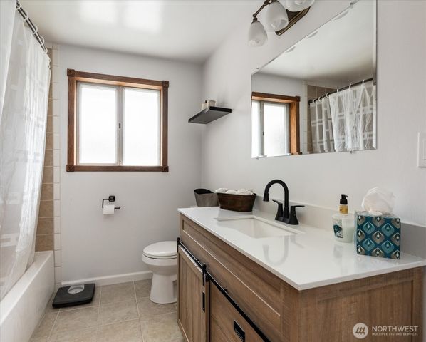 532 SE Pasek Street, Oak Harbor, WA 98277