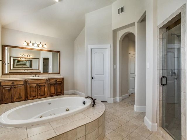 2635 Villa Di Lago 4, Grand Prairie, TX 75054