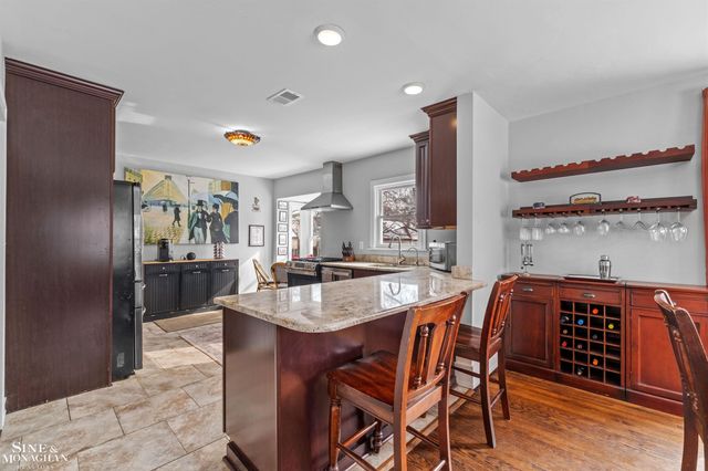 970 Lakepointe Street, Grosse Pointe Park, MI 48230