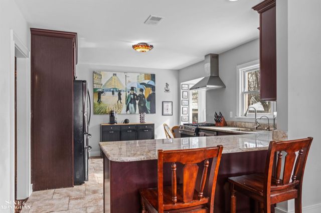 970 Lakepointe Street, Grosse Pointe Park, MI 48230