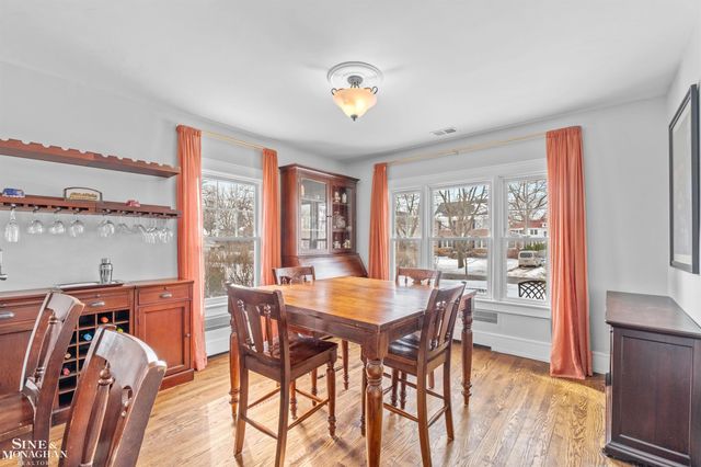 970 Lakepointe Street, Grosse Pointe Park, MI 48230