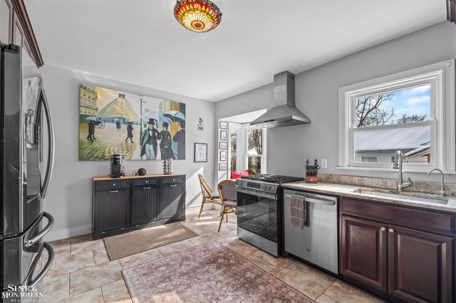 970 Lakepointe Street, Grosse Pointe Park, MI 48230