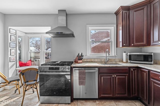 970 Lakepointe Street, Grosse Pointe Park, MI 48230