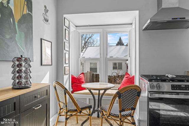 970 Lakepointe Street, Grosse Pointe Park, MI 48230