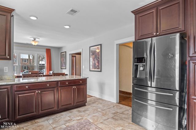 970 Lakepointe Street, Grosse Pointe Park, MI 48230