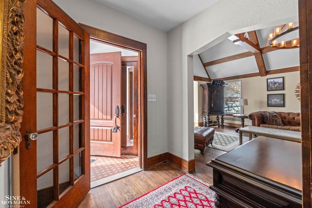 970 Lakepointe Street, Grosse Pointe Park, MI 48230