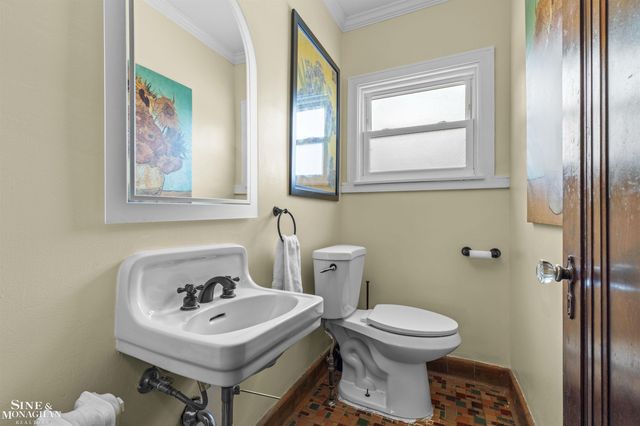 970 Lakepointe Street, Grosse Pointe Park, MI 48230