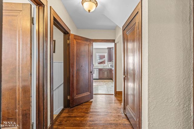 970 Lakepointe Street, Grosse Pointe Park, MI 48230